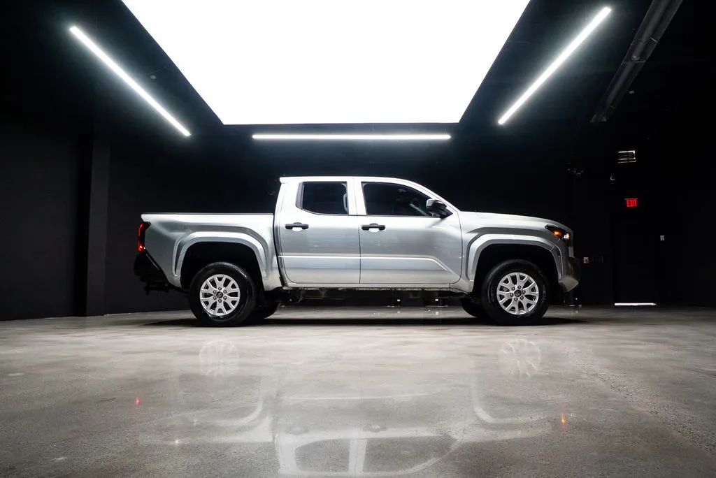 Toyota Tacoma photo 12