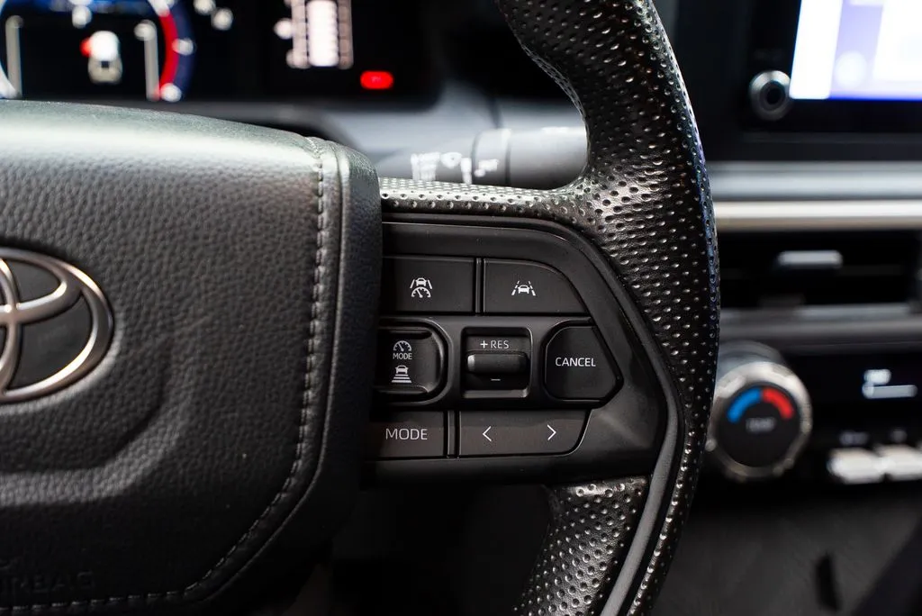 Toyota Tacoma photo 36