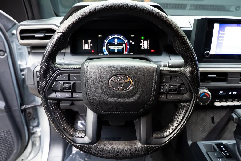 Toyota Tacoma photo 34