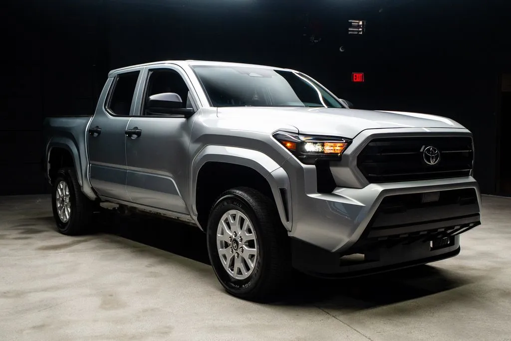 Toyota Tacoma photo 8