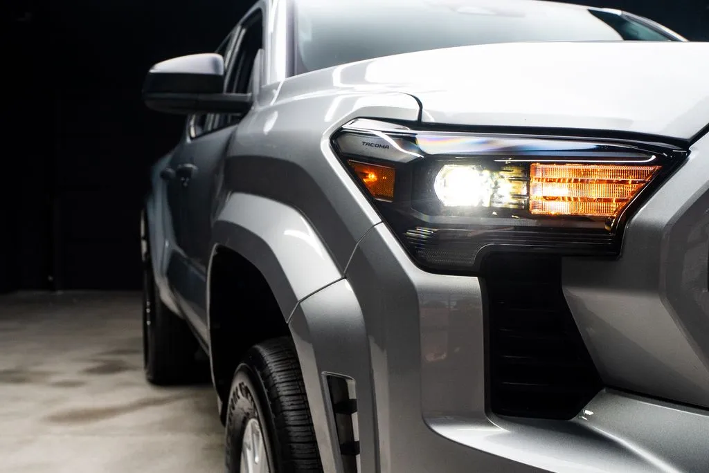 Toyota Tacoma photo 10