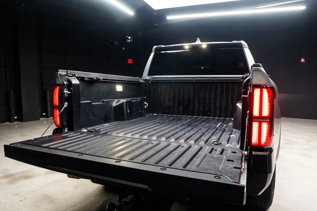 Toyota Tacoma photo 24