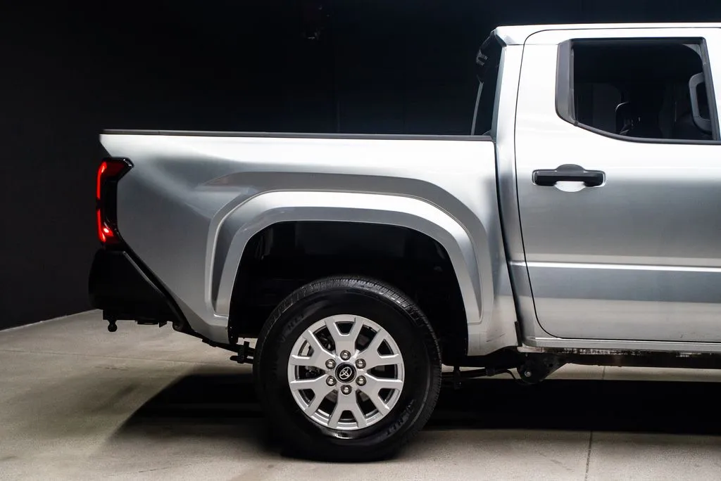 Toyota Tacoma photo 18