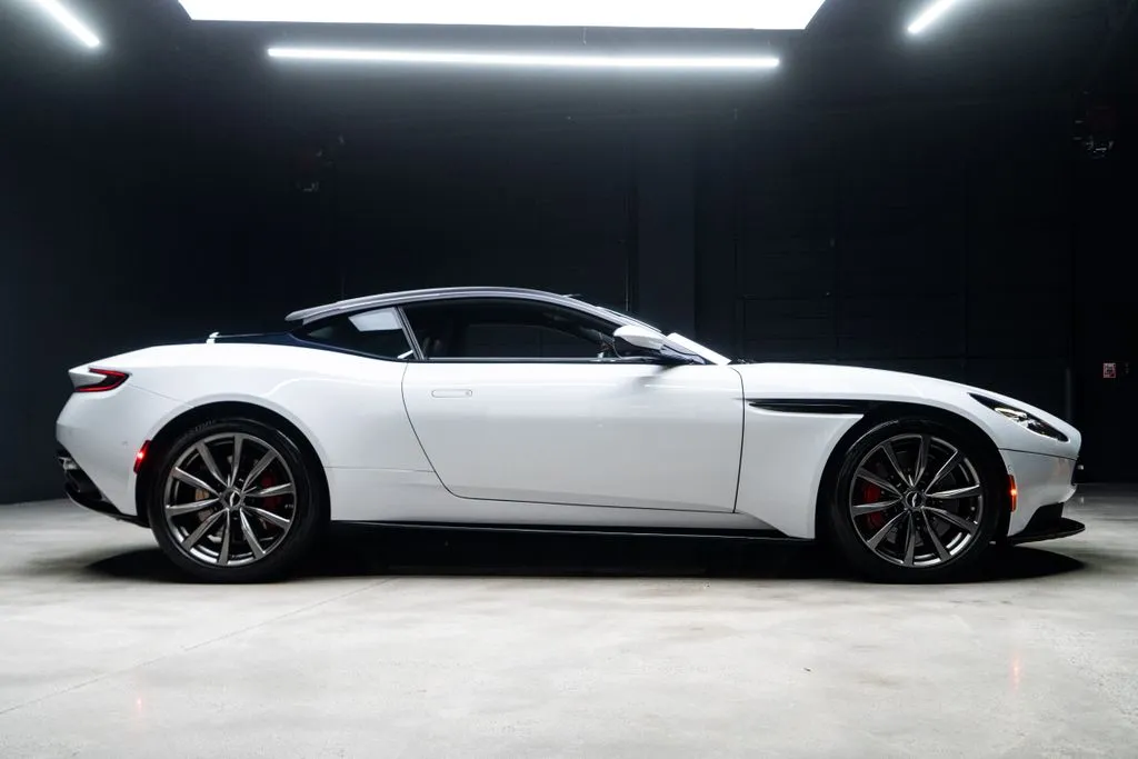 Aston Martin DB11 photo 9
