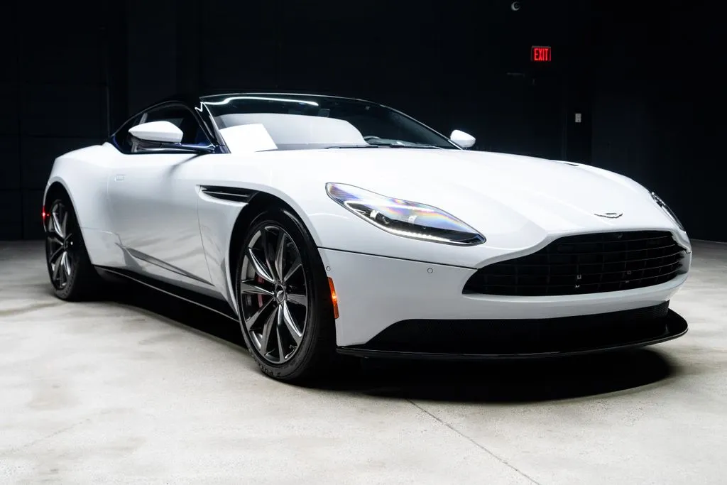 Aston Martin DB11 photo 8