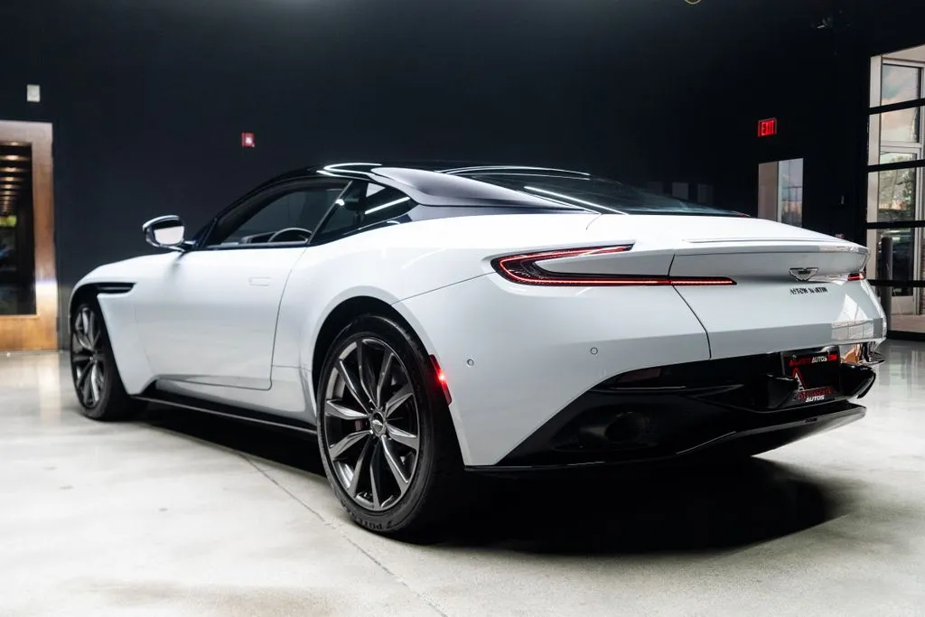 Aston Martin DB11 photo 22