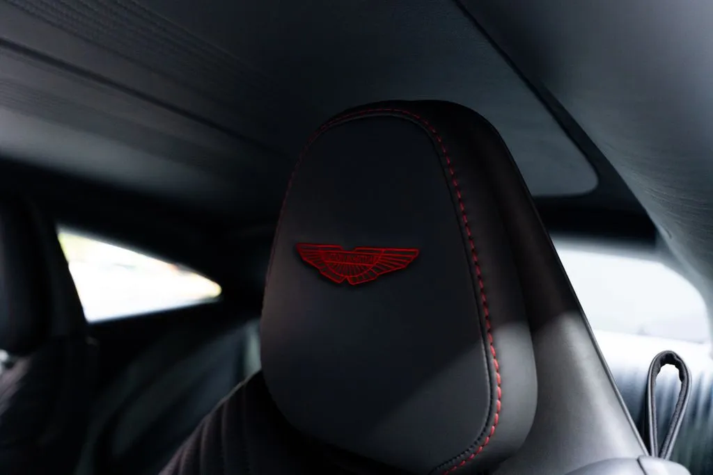 Aston Martin DB11 photo 32