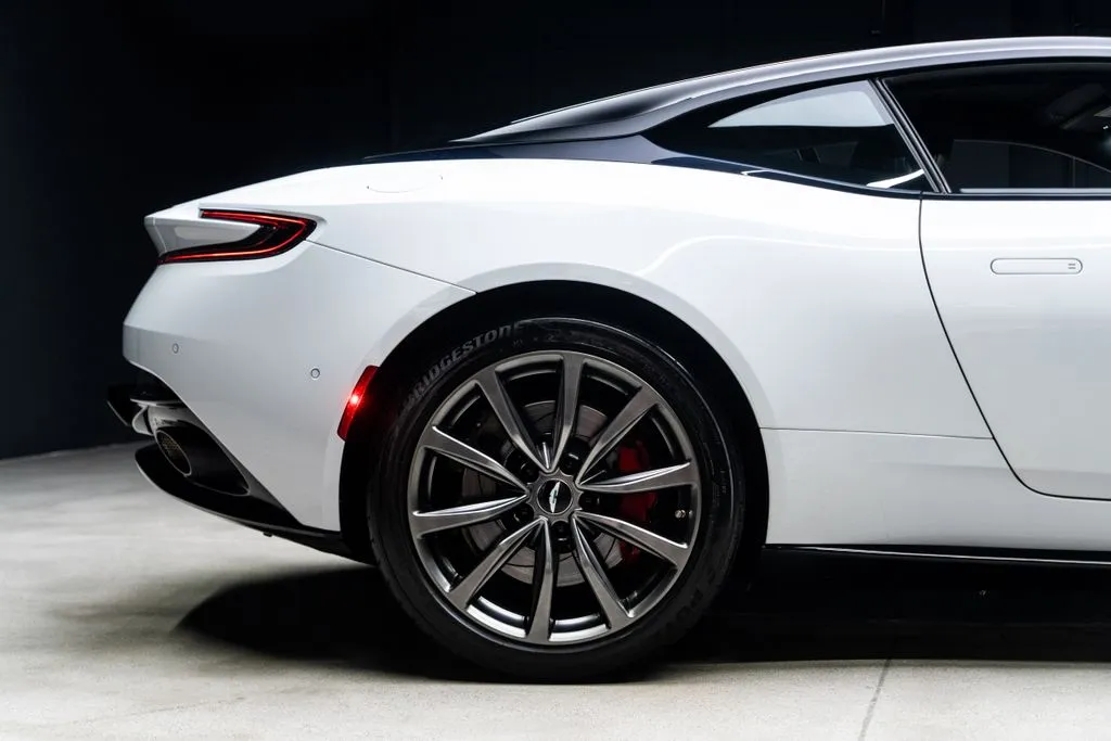 Aston Martin DB11 photo 14