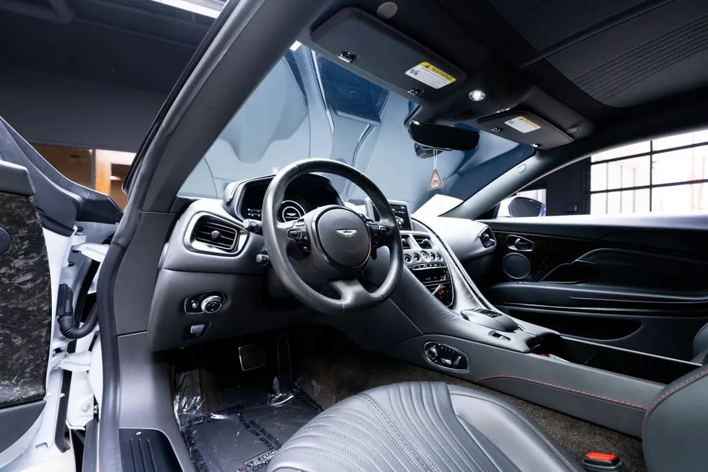 Aston Martin DB11 photo 33