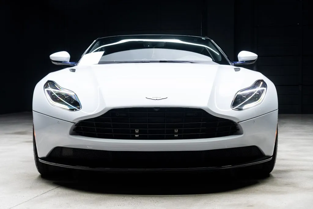 Aston Martin DB11 photo 4