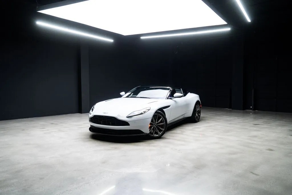 Aston Martin DB11 photo 52