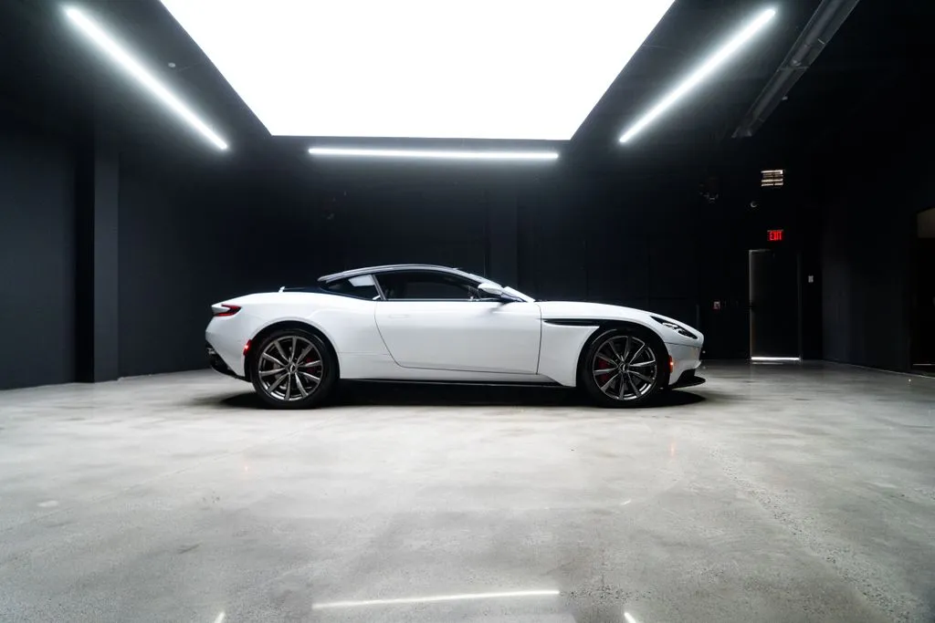 Aston Martin DB11 photo 10