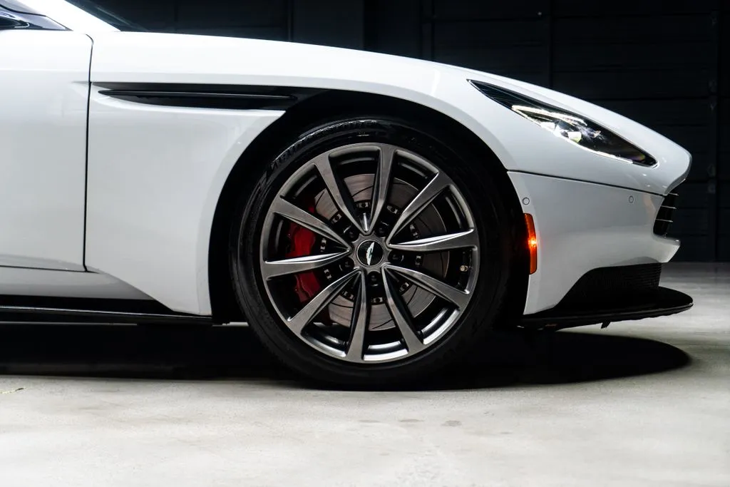 Aston Martin DB11 photo 11