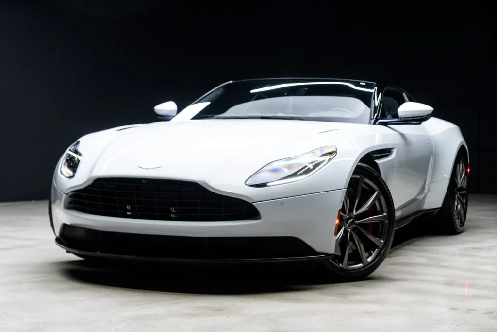 Aston Martin DB11 photo 2