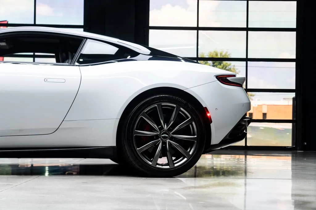 Aston Martin DB11 photo 25