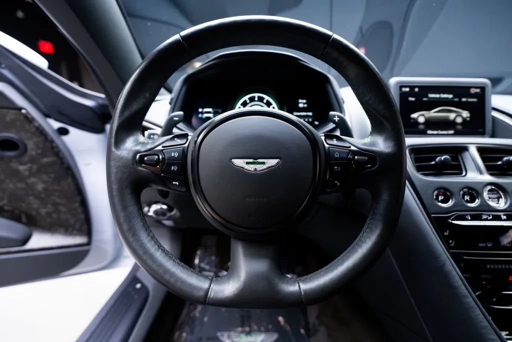 Aston Martin DB11 photo 36