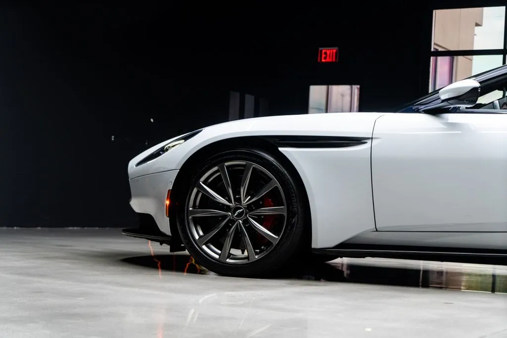 Aston Martin DB11 photo 24