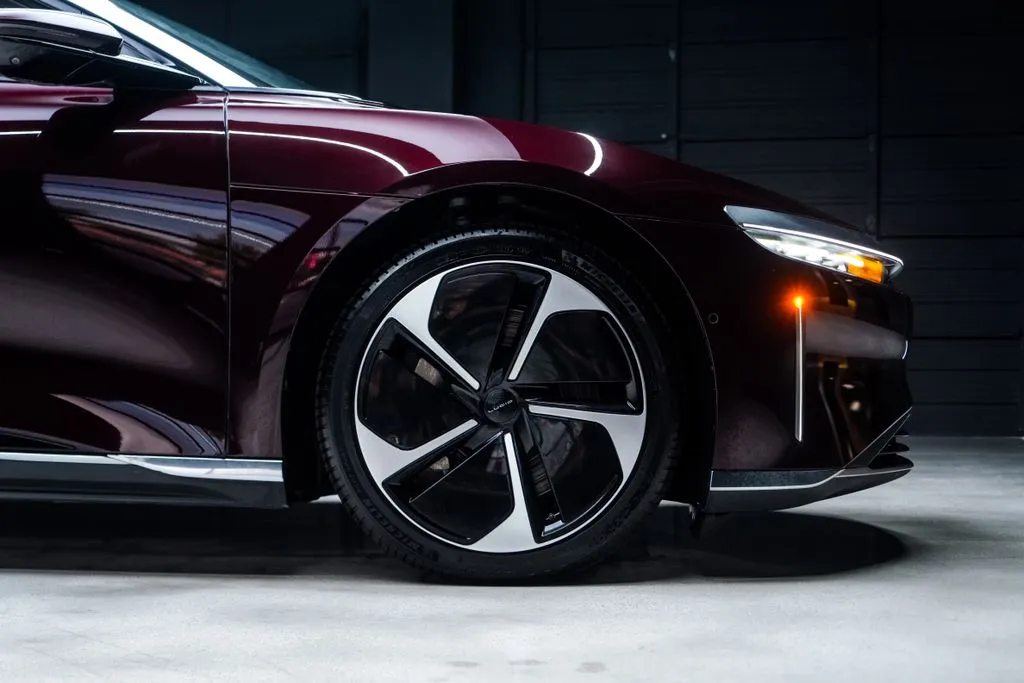 Lucid Air photo 14