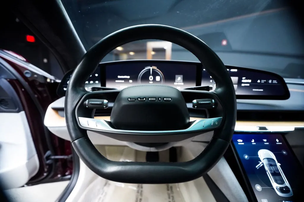 Lucid Air photo 34