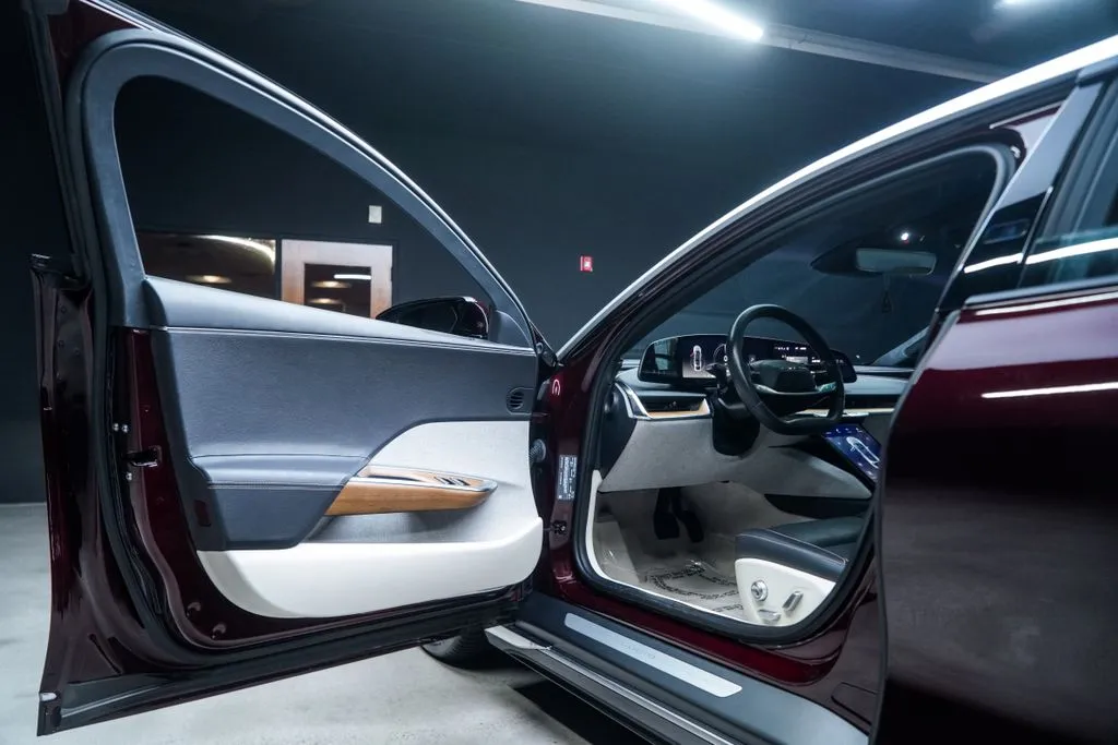 Lucid Air photo 27