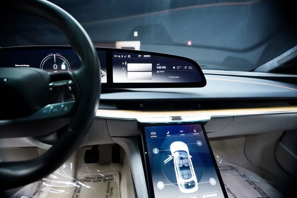 Lucid Air photo 40