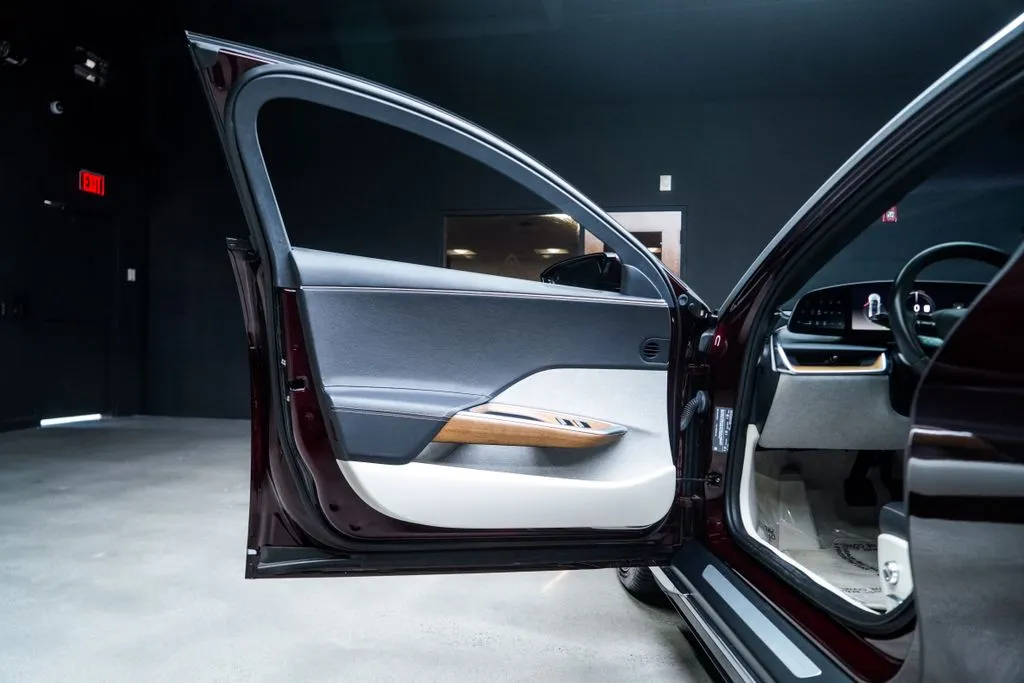 Lucid Air photo 28