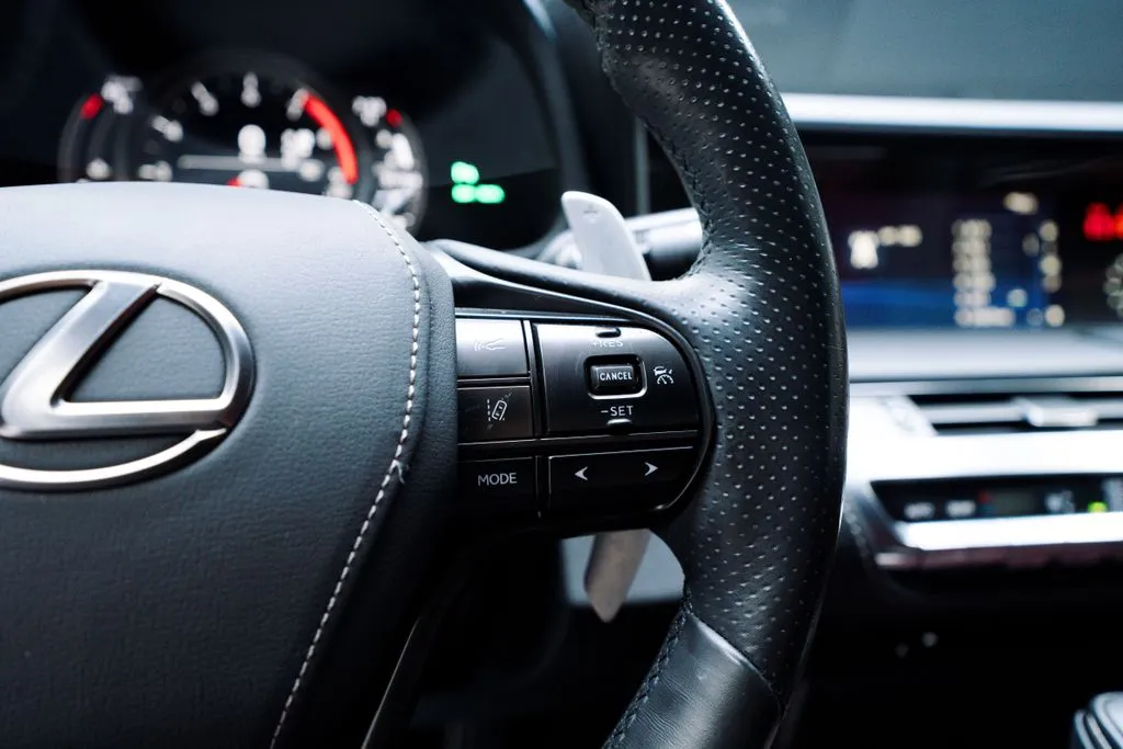 Lexus LC photo 32