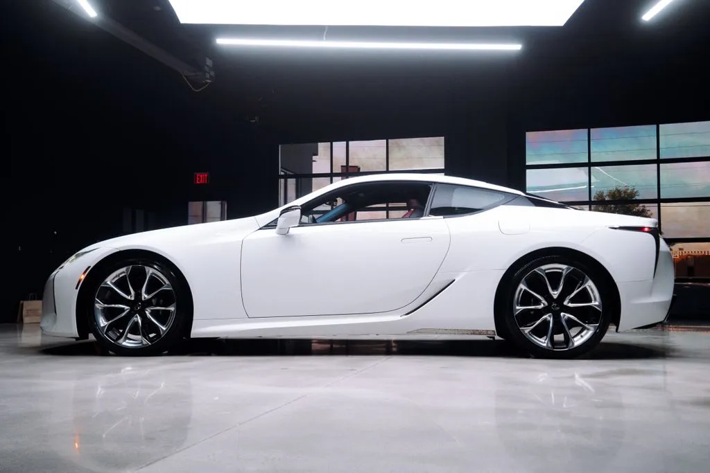 Lexus LC photo 22