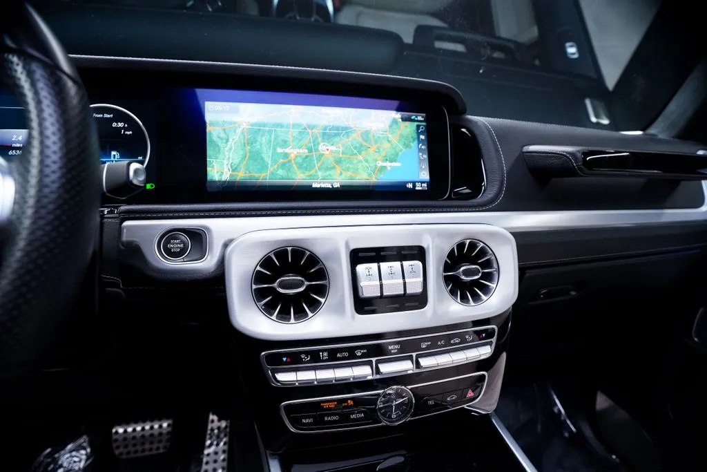Mercedes-Benz G-Class photo 38