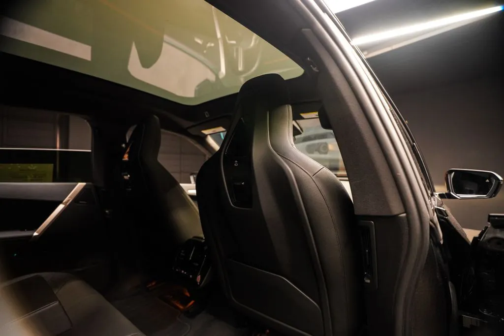 BMW iX photo 40