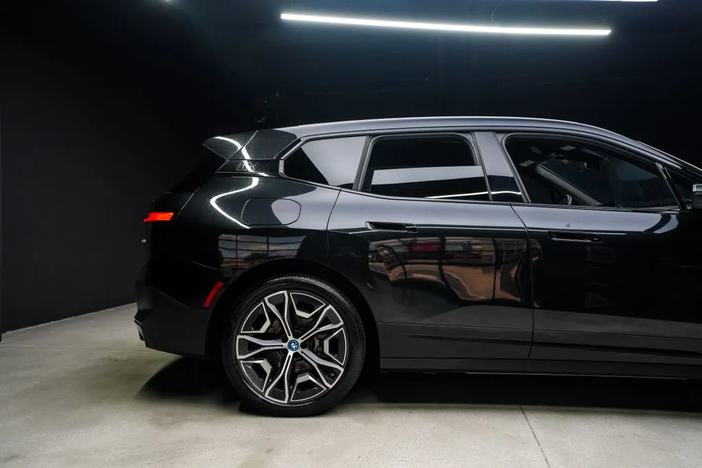 BMW iX photo 13