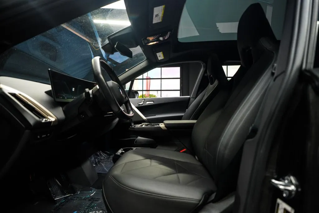 BMW iX photo 25