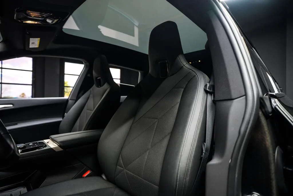BMW iX photo 26