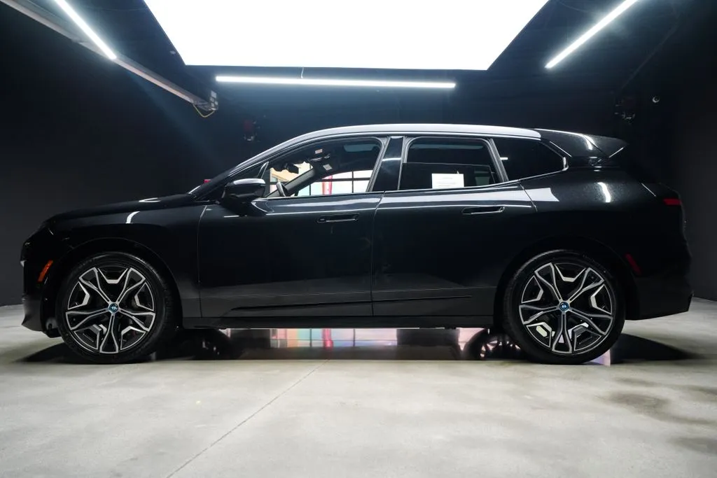 BMW iX photo 20