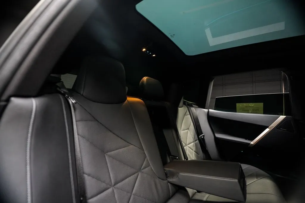 BMW iX photo 42