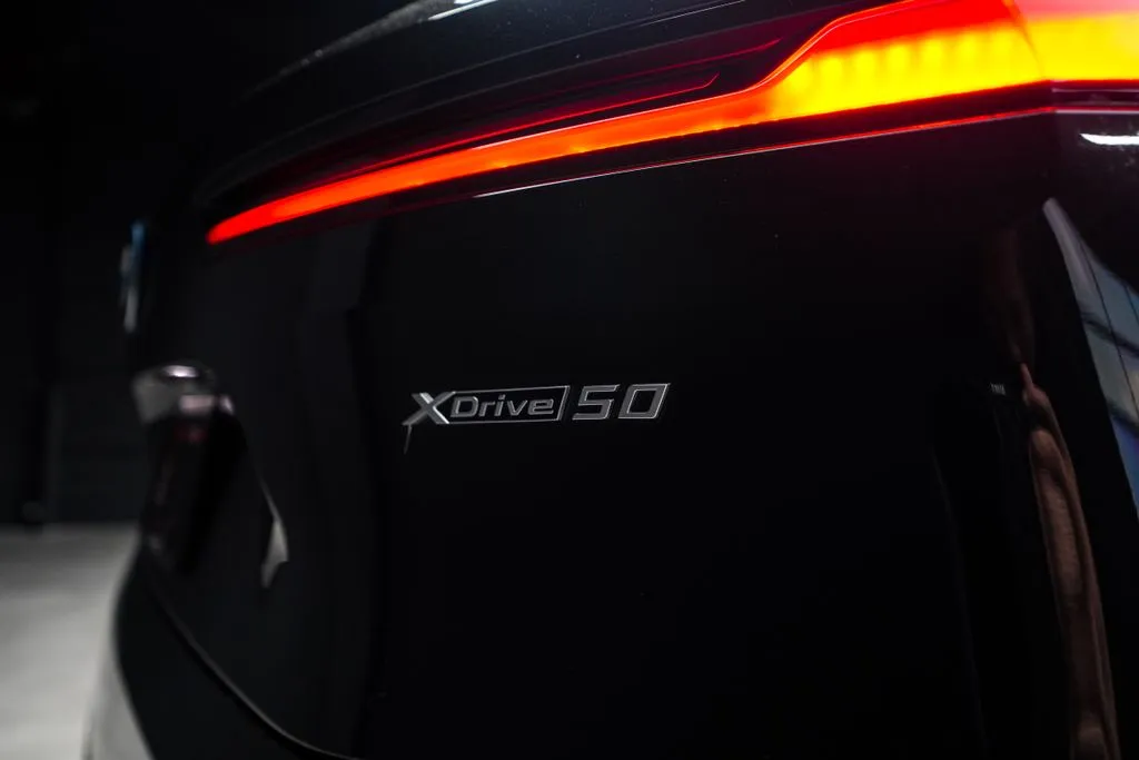 BMW iX photo 16