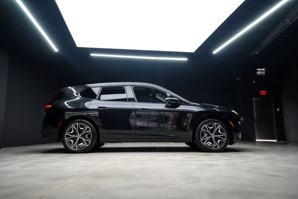 BMW iX photo 8