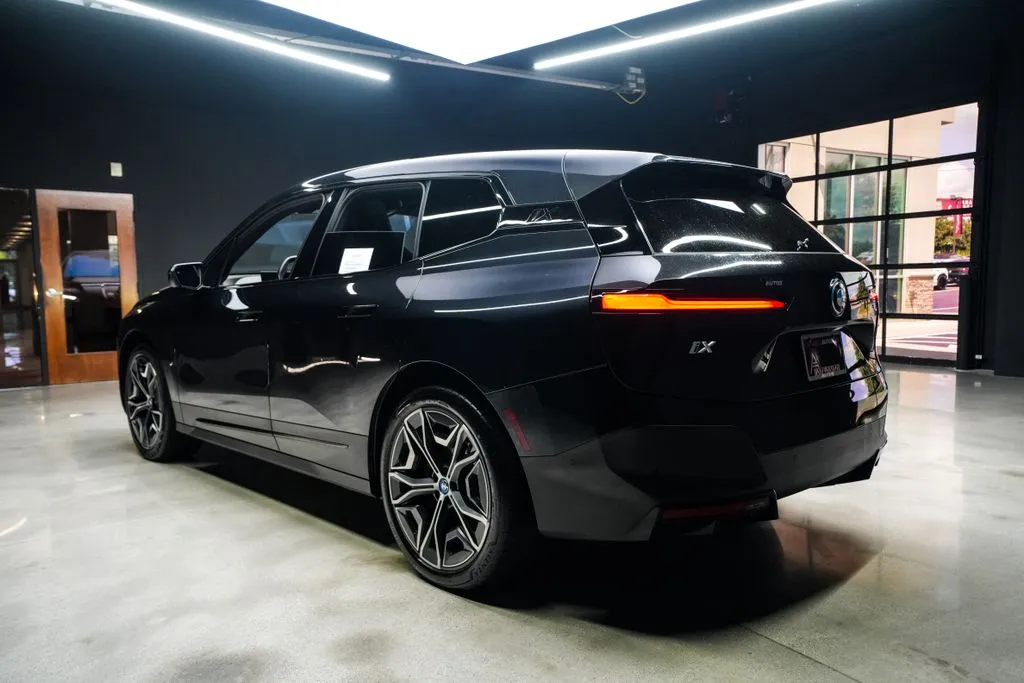BMW iX photo 19