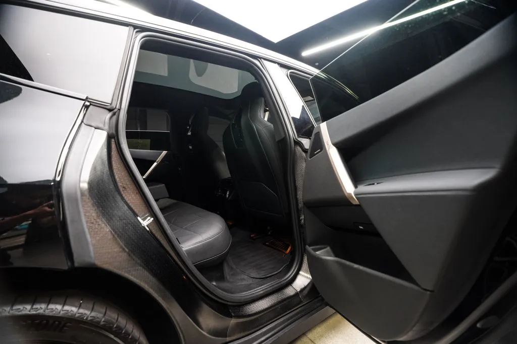 BMW iX photo 43