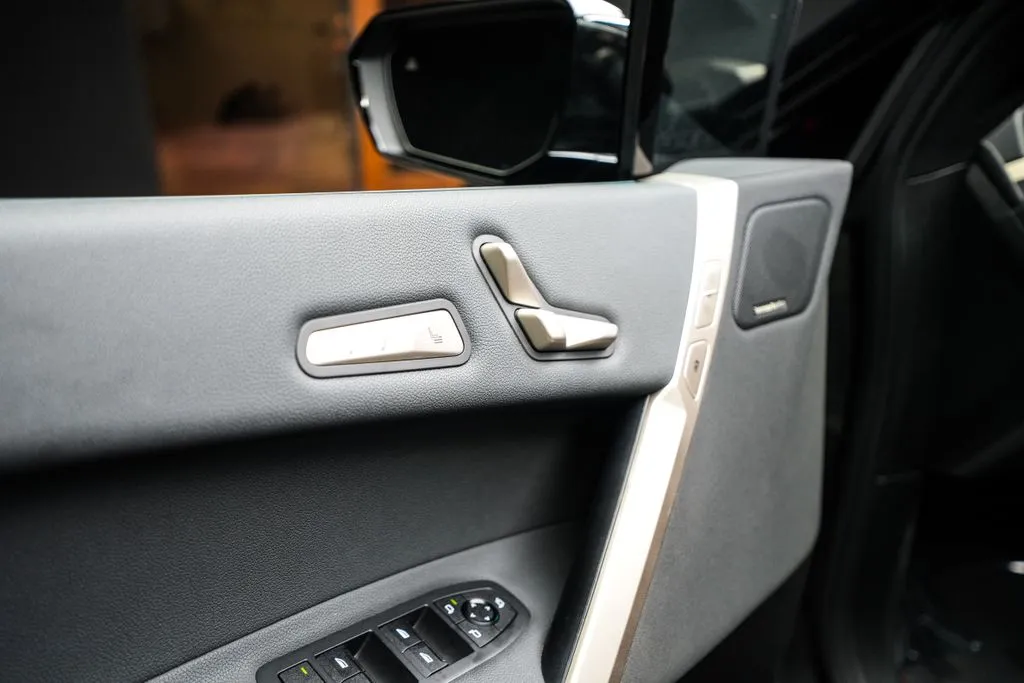 BMW iX photo 23