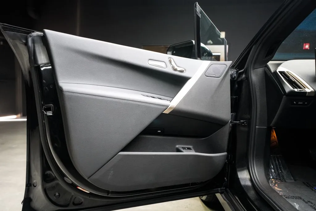 BMW iX photo 22