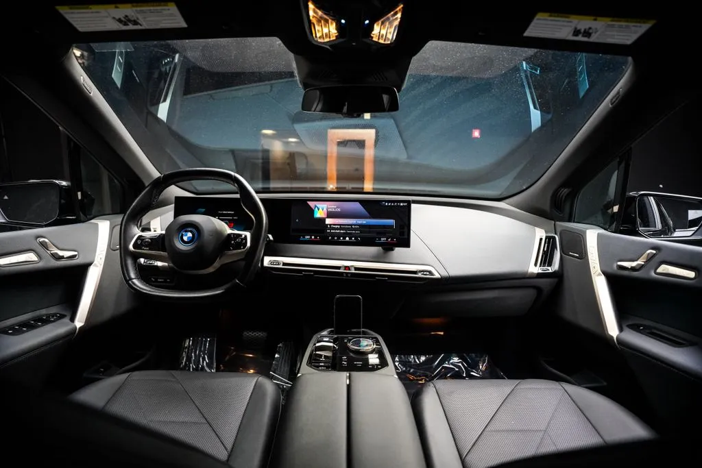 BMW iX photo 39