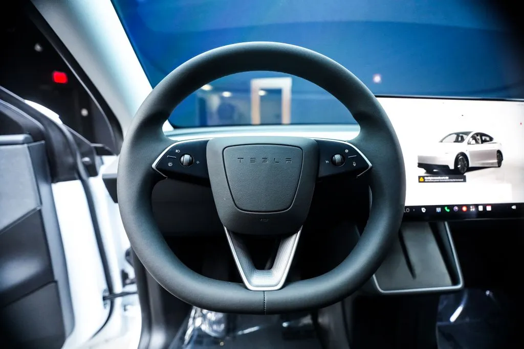 Tesla Model Y photo 27