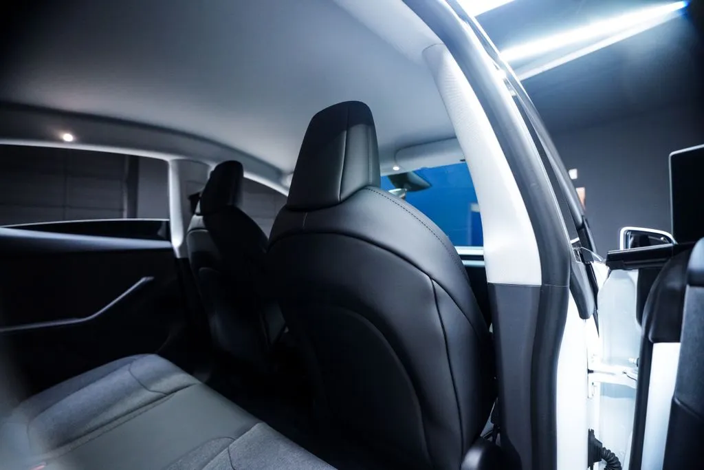 Tesla Model Y photo 36