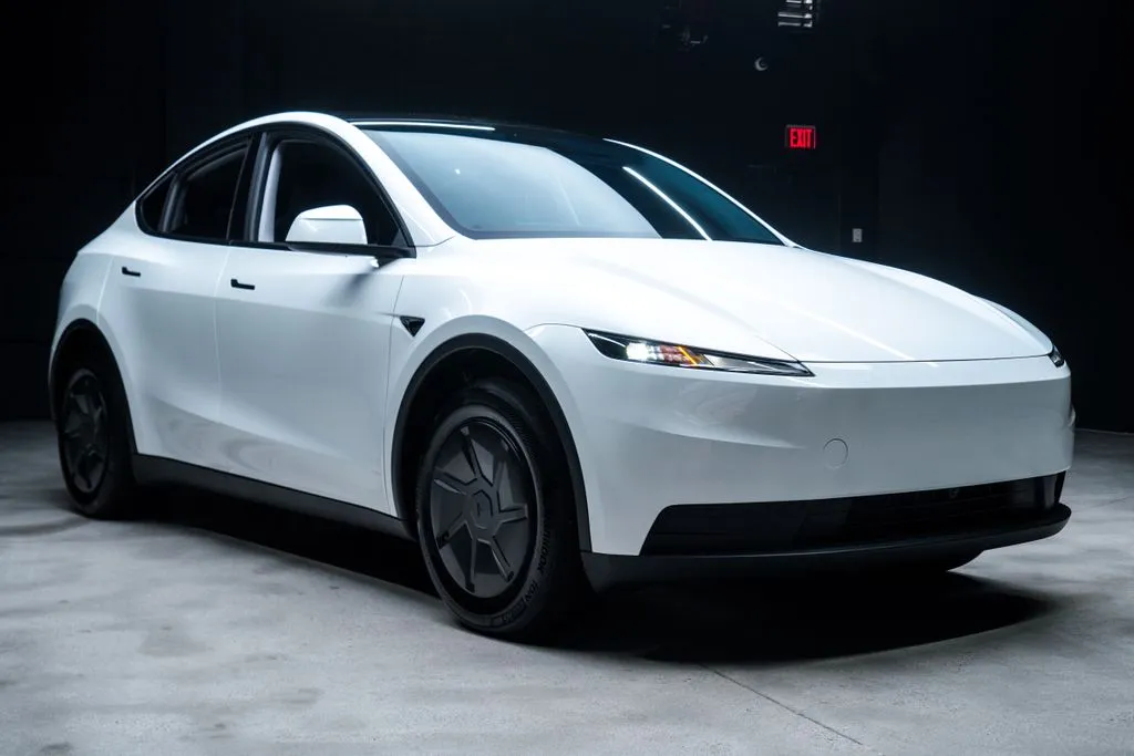 Tesla Model Y photo 6