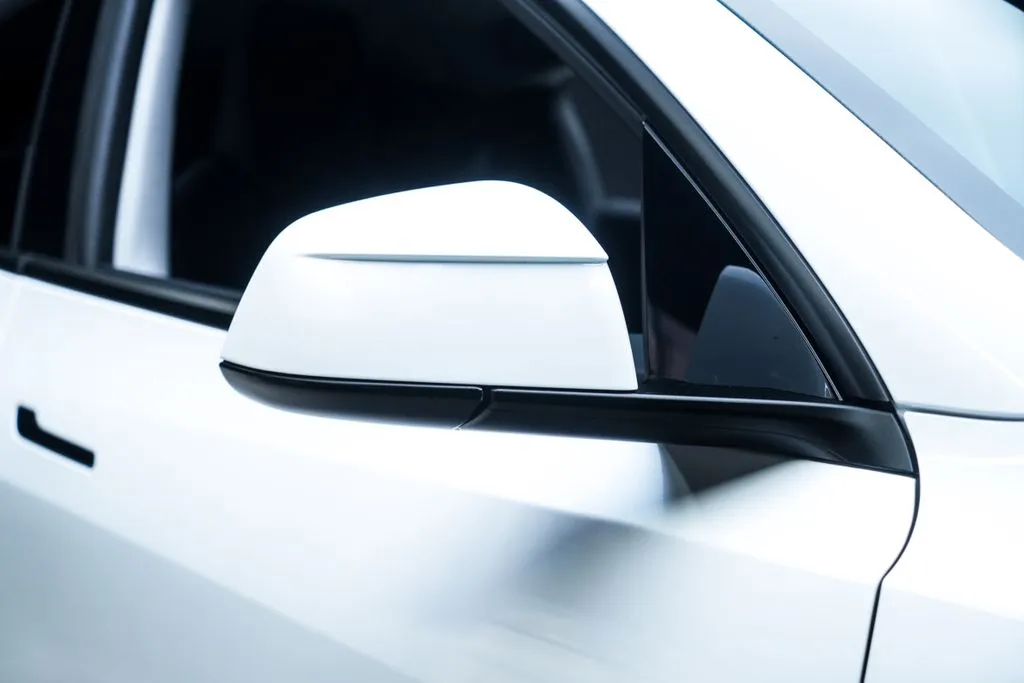 Tesla Model Y photo 15