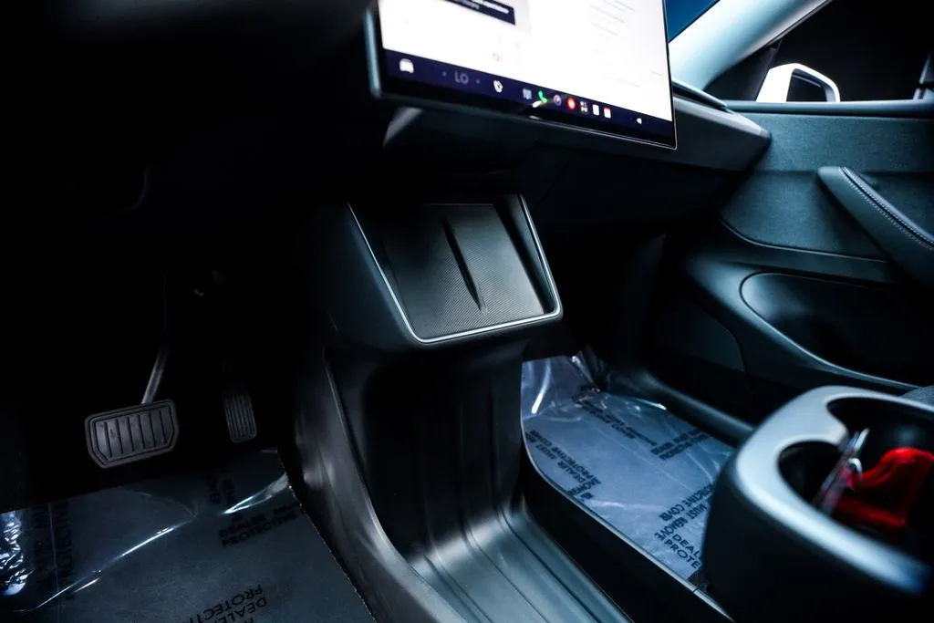Tesla Model Y photo 33