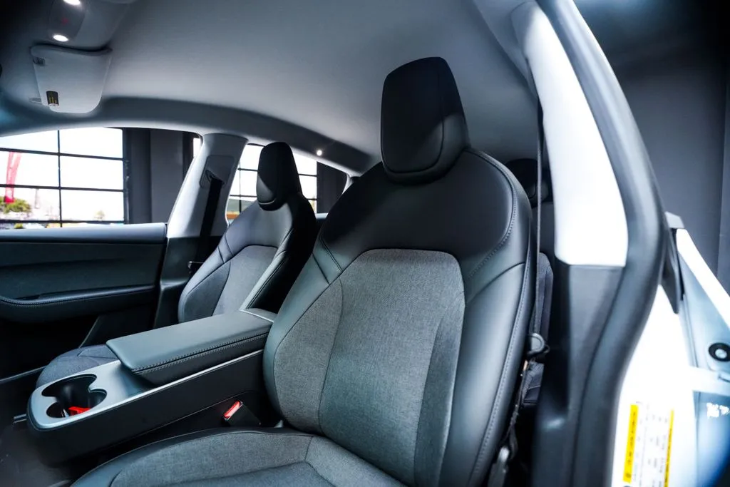Tesla Model Y photo 25