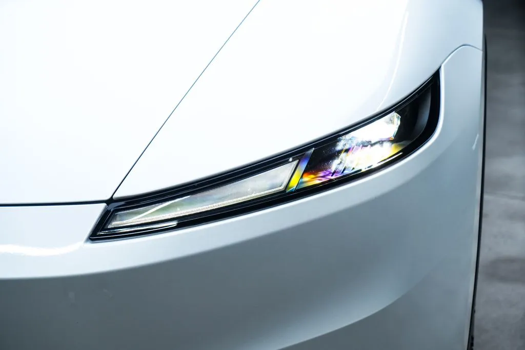 Tesla Model Y photo 4