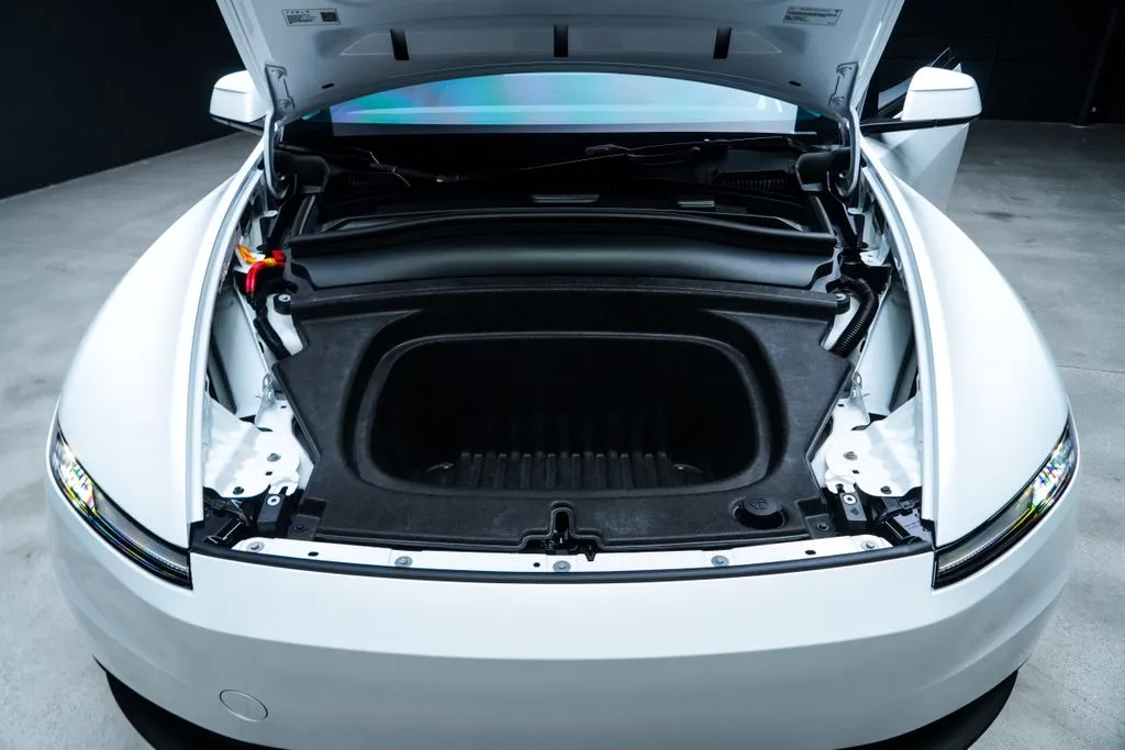 Tesla Model Y photo 7